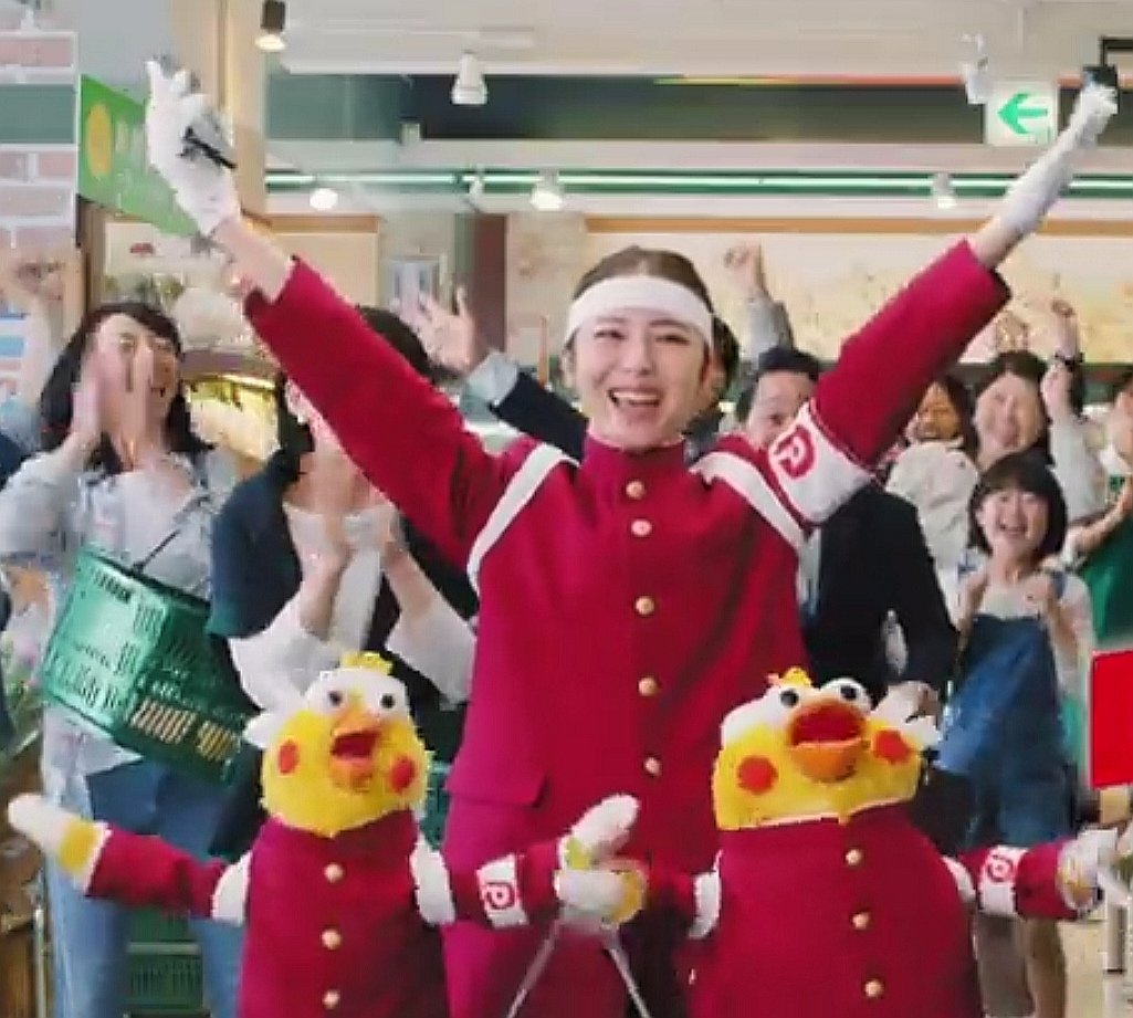 浜辺美波が応援団風衣装で出るdポイントのcmが 頑張るパワーが出ると好評 Togetter