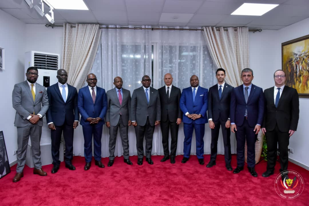 MarcelMUBENGA2's tweet photo. RDC: Construction d'1 arena multifonctionnel d 20 mil places et d'1  centr d'expo d 21 mil mètre carrés à Kin, le 1er Min.@LukondeSama 
a présidé la cérémonie d signature d 2 contrats entre le Gouvment et l'entreprise turque Summa, pr réaliser ces 2 gigantesques infrastructures. https://t.co/uzLskQsWNQ