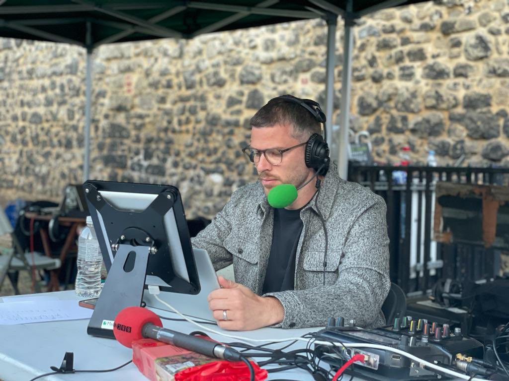 rachelburden's tweet photo. Morning from us all! @rickedwards1 the only one doing any work it would seem. I’m mostly perusing the menu and @chrisdotlatchem just loving being on centre court! @bbc5live breakfast on your wireless now 📻 @BBCSounds https://t.co/F9hZJ6v4v7