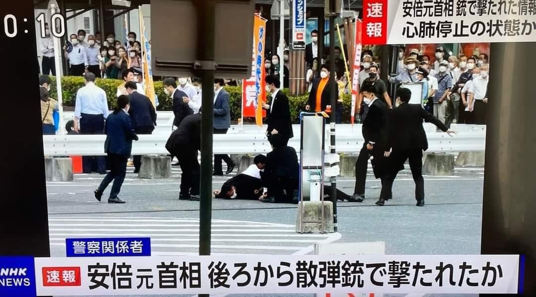 dodacbando_com's tweet photo. Former Japanese Prime Minister Shinzo Abe Assassinated! 元日本の安倍晋三首相が暗殺された！#Shinzoabe #Abe #Japanese R.I.P https://t.co/JKUkvdica9