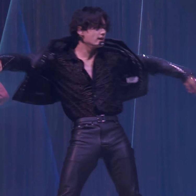 melodiouskoo's tweet photo. “What is it like to have the body of a Greek God?” — a Jungkook thread https://t.co/9DwsaqaPLZ