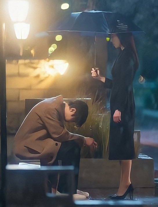 TheJTweetz's tweet photo. Other OTPs gift each other jewelries or some other item closer to their hearts. 

#SuChan’s was the umbrella ☂ that she returned to him. Let’s cry. 😭

#WhyHer #SeoHyunJin #HwangInYoup https://t.co/jsXGmtlmEz