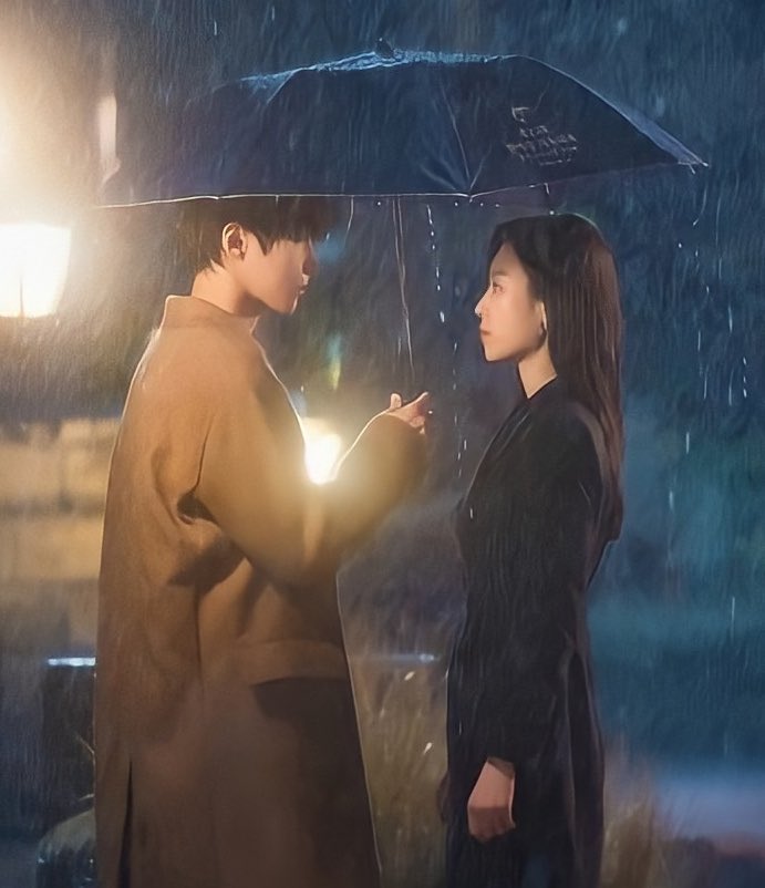 TheJTweetz's tweet photo. Other OTPs gift each other jewelries or some other item closer to their hearts. 

#SuChan’s was the umbrella ☂ that she returned to him. Let’s cry. 😭

#WhyHer #SeoHyunJin #HwangInYoup https://t.co/jsXGmtlmEz