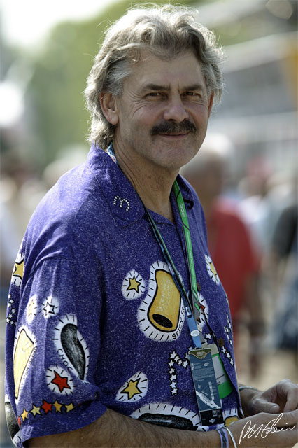 HouseFanBoy's tweet photo. Je n'ai pas souvenir d'une interview aussi complète de Gordon Murray, elle est exceptionnelle. 
VOST Français : https://t.co/Cgrnky6Zh5
@PlanetGMA #MclarenF1 #T50 #T33 #McLaren #GordonMurray #GordonMurrayAutomotive  @DavideCironi #McLaren #MclarenAutomotive #PaulHenriCahier https://t.co/n0cHnVDCMo