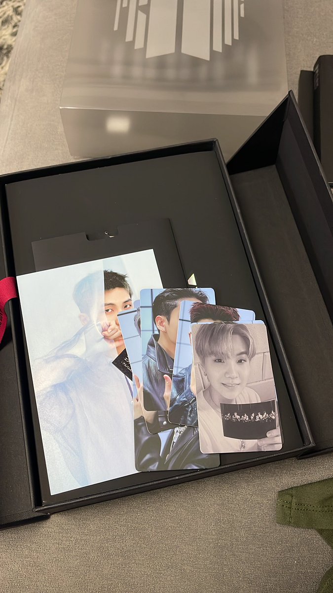 aiensolo's tweet photo. wtt lft ph

have: Suga Proof Standard rpc (onhand)
want: Jimin counterpart

📍laguna
🚚 sdd, ggx , sco

🏷 bts bangtan sowoozoo yoongi jimin suga photocard pc poca 

#aienGOs https://t.co/tgfCMTcqaO