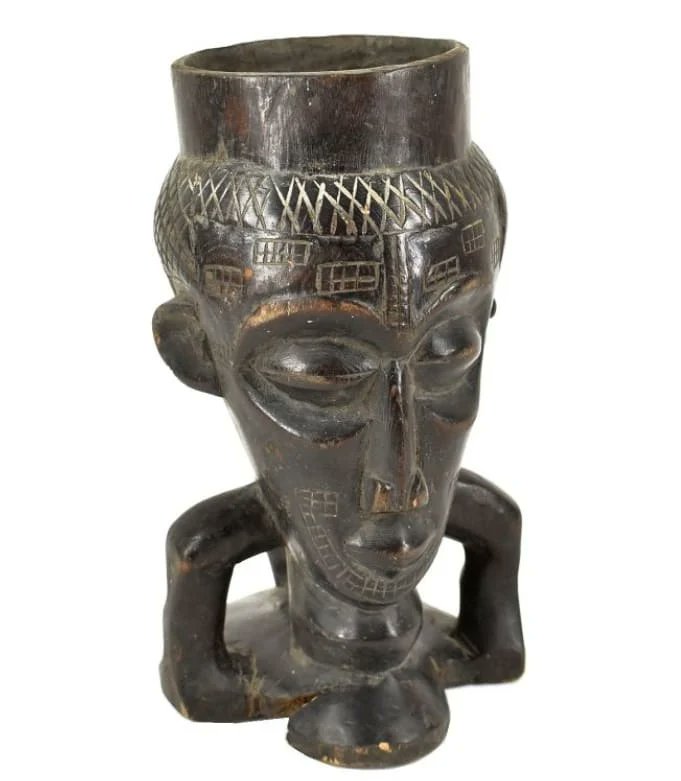 Kuba Ceremonial Cup Figural Head Wood Art. A well carved Kuba cup in the form of a human head. 
⬇⬇⬇⬇⬇⬇⬇⬇⬇
rarible.com/token/0xf0f805…

#nftart #nftcommunity #nftcollector #nftartist #crypto #digitalart #cryptoart #art #raribleNFT #nft #nftcollector #NFTcollectibles