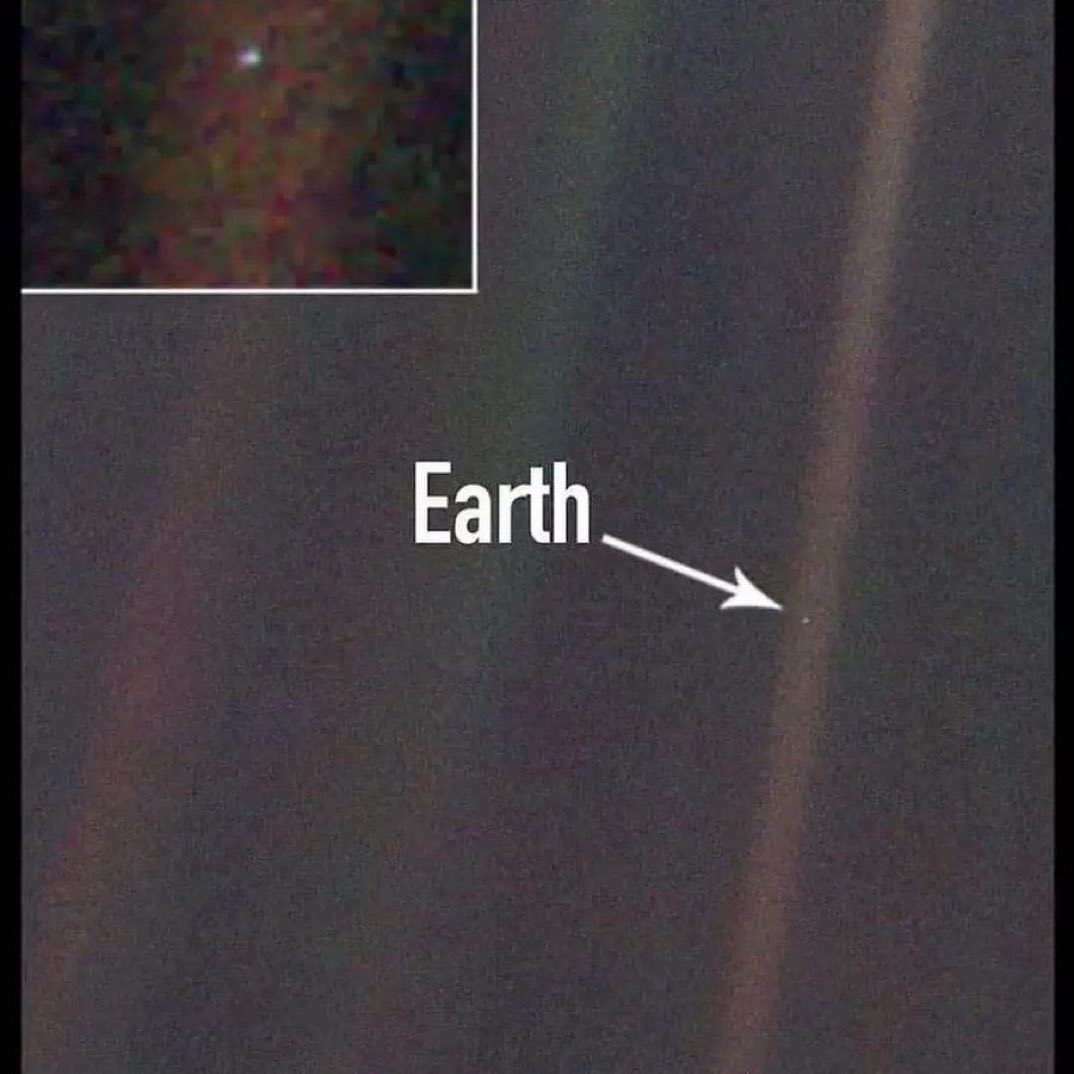 HumansExplained's tweet photo. We found a dead pixel that believes it is the centre of the universe. https://t.co/0r3FzzReBf