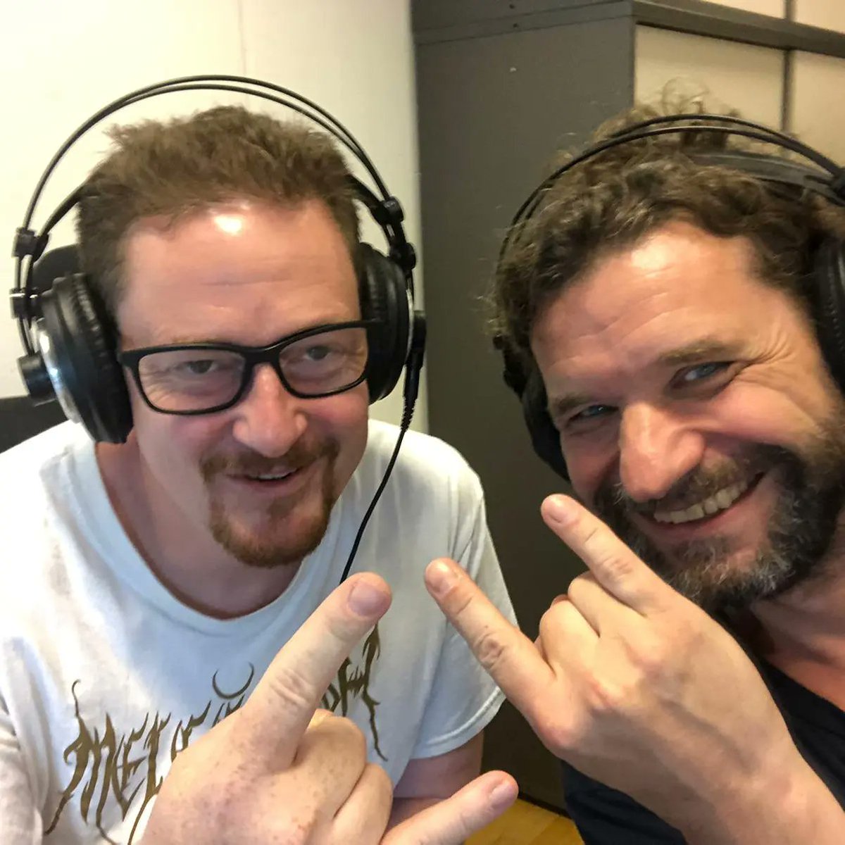 PeterPichler10's tweet photo. Ein kleiner Schritt für Martin Puntigam, ein großer Schritt für die #MetalStudies an der #UniGraz...Metal-Forschung bald im #Podcast der #ScienceBusters. 🤟🔥🎸

#metalmusicstudies #MetalStudies #unigraz #rewiunigraz #nicepeople #thinkinglaw https://t.co/gRLp9x3w55