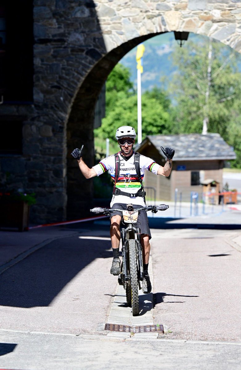 Victoire de Jérôme Gilloux ce matin, le Champion du monde de VTTAE sur l’épreuve du Grand8 à La Plagne! 2ème : Kenny Muller. 3ème : Alexis Chenevier. Un podium de luxe! #laplagne