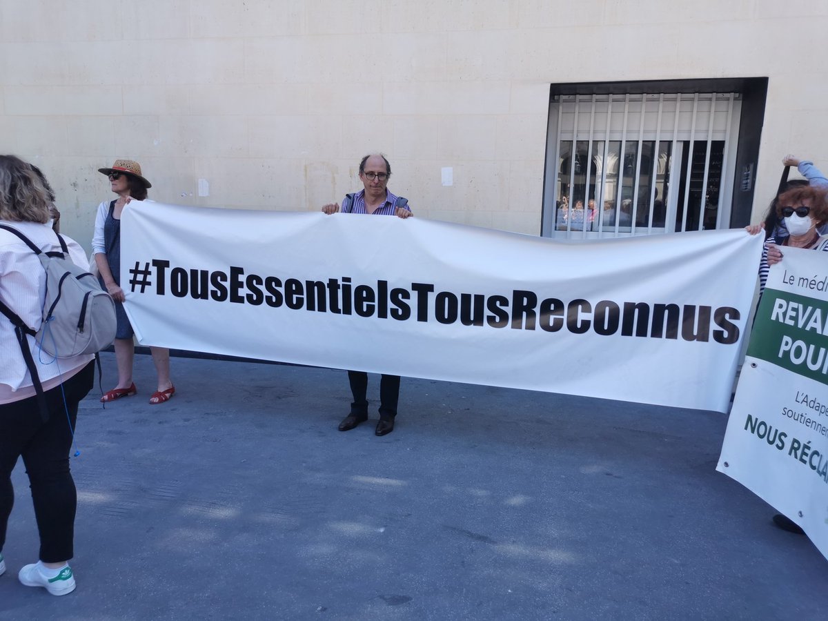 enavanttoutes's tweet photo. "Nous sommes des précaires qui nous occupons des précaires"
@URIOPSSIDF @SolidariteFemme https://t.co/4wivqHxrt6