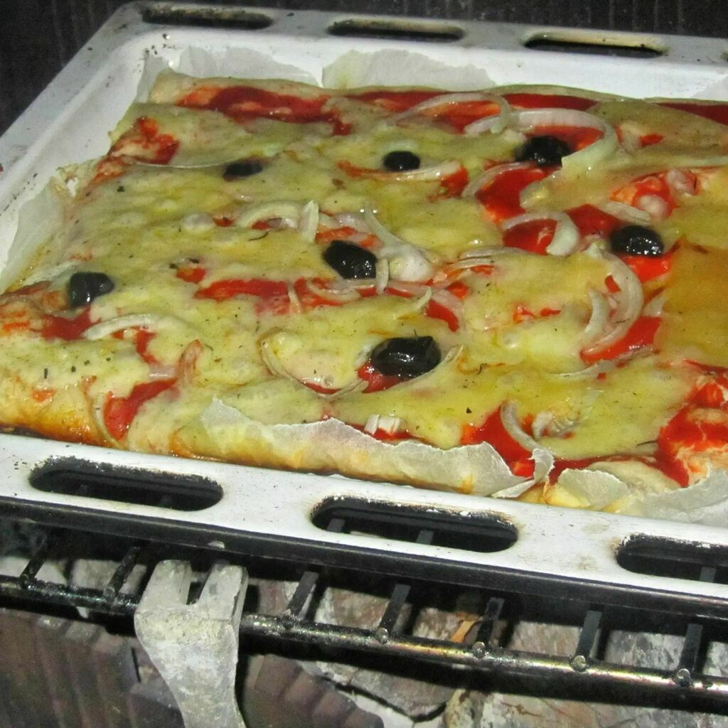 nadasto's tweet photo. Une très bonne expérience, cette pizza à la cheminée au Laguiole 🤩
.
.
#levendredicestpizza #laguioleAOP #foodblogger #recettesurleblog #aubrac #qualivores #cheeselovers #pizzalovers #aveyronvivrevrai #aveyronemotion #foodporn #fromagefermier #locavo… https://t.co/J2cYqWnHIe https://t.co/VXXCnOna1q