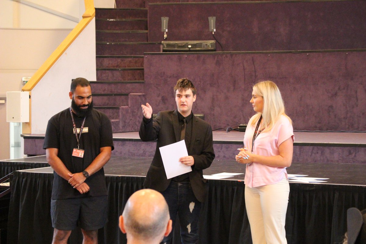 SFC_Foundation's tweet image. Graduation celebrations 🎓

@TheSotonMayor joined us to celebrate as more young people graduated into work and training opportunities this week 👏