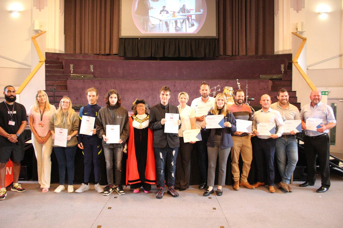SFC_Foundation's tweet image. Graduation celebrations 🎓

@TheSotonMayor joined us to celebrate as more young people graduated into work and training opportunities this week 👏