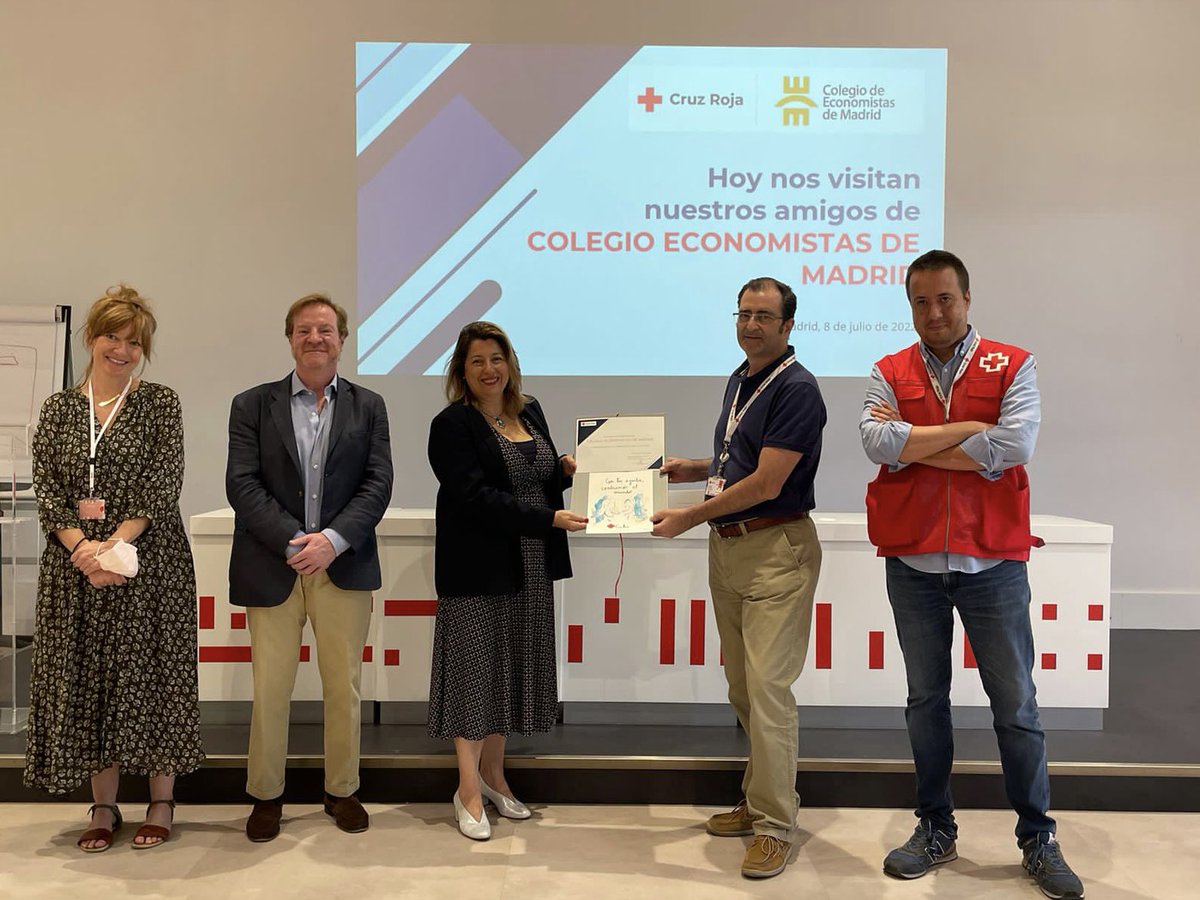 Hoy nos han recibido nuestros amigos de @RSCruzRojaMad <a href="/CruzRojaMadrid/">Cruz Roja en la Comunidad de Madrid</a> en su sede de El Plantío, diploma de colaboración incluido. Y esto ha sido lo de menos… ¡Qué gran amabilidad y hospitalidad de Nieves, José Miguel y José Carlos! ¡Un millón de gracias por todo lo que hacéis!
