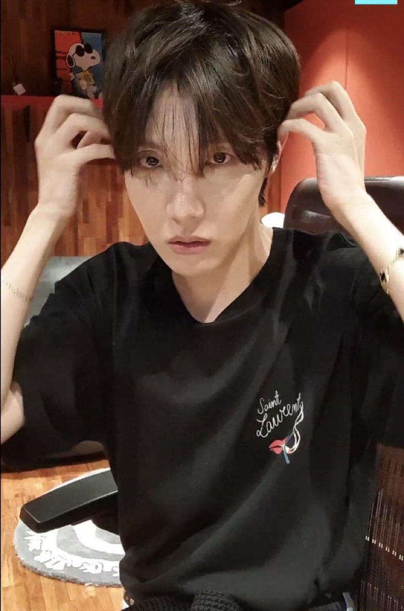 Minkookearn4's tweet photo. พี่โฮปไม่ให้ลดแล้วนะน้ำหนัก😖 https://t.co/xvFLdTerbk