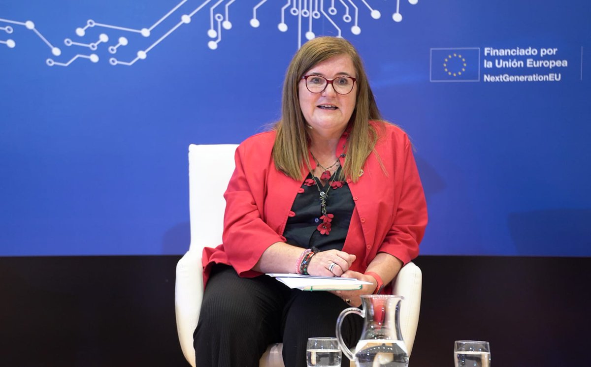 _minecogob's tweet photo. 🗣️@TeresaRiesgo, ha subrayado que la I+D es un elemento central que imbrica la transformación digital, verde y social, por lo que ha celebrado la buena noticia que supone el #PlanDeRecuperación al situar la I+D, y en concreto la innovación, en el centro del mismo.

#EspañaDigital https://t.co/WQZNldXlIV