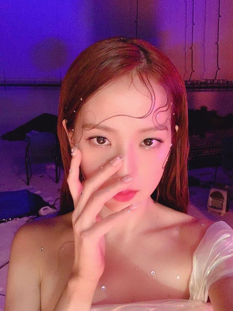 this kim jisoo selca