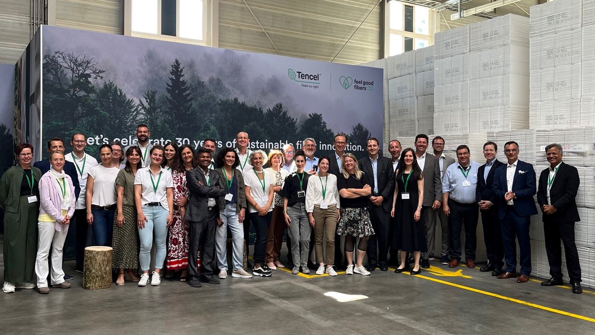 B&amp;C zu Besuch in der Konzernzentrale ihrer Kernbeteiligung <a href="/LenzingGroup/">Lenzing Group</a>. Im Vorfeld der Aufsichtsratssitzung  erhielten sie eine exklusive Führung durch die Produktaustellung zur führenden Textilmarke #TENCEL™. Vielen Dank für den herzlichen Empfang!