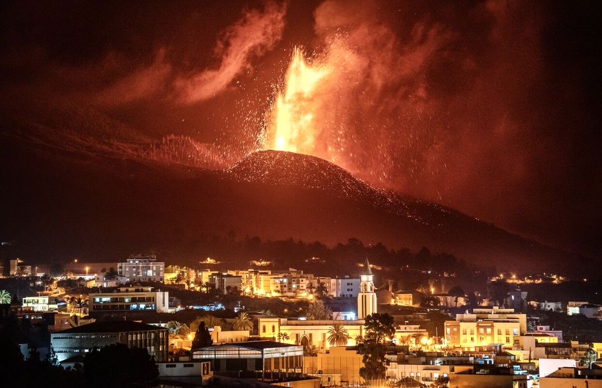Volcán de #Tajogaite <a href="/CumbreVieja_ESP/">Volcán #Tajogaite CUMBRE VIEJA</a> es el nombre elegido por la mayoría de participantes en la consulta a 4.300 personas de dentro y fuera de #LaPalma de la asociación #Revivir_El_Valle para bautizar al nuevo🌋
diariodecanarias.es/noticia/los-ci…