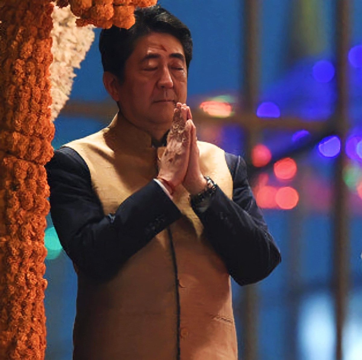 MahakaviDinkar's tweet image. सब जन्म मुझी से पाते हैं,
फिर लौट मुझी में आते हैं। 🙏