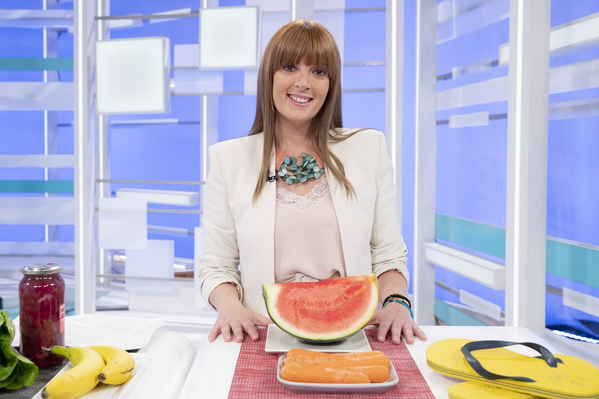 EliEscorihuela's tweet photo. Este domingo a las 12:00 h en La 2 no te pierdas @SaberVivirTVE con súper @MiriamMoreno_tv y una servidora

Te contamos como mantener y mejorar el peso en verano 🤩🤩

@la2_tve @rtve #sabervivirtve #nutricion #nutricionista #pesocorporal https://t.co/FYN6ZoAu4Z