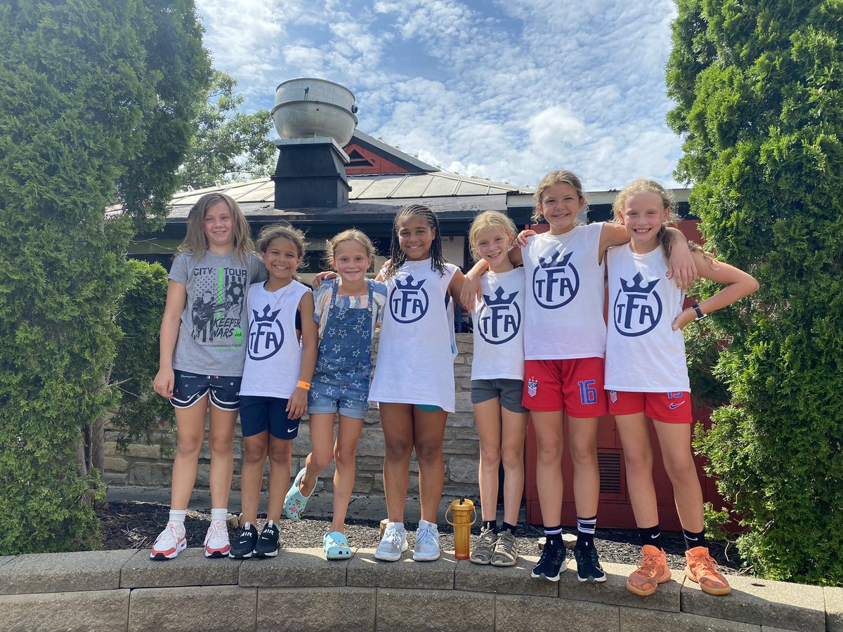 ElizabethCullu4's tweet photo. Some of the 2012 TFA girls spent the day together at Kings Island! #tfaon3 @TFA_Cincinnati https://t.co/d7kGvEu8mE