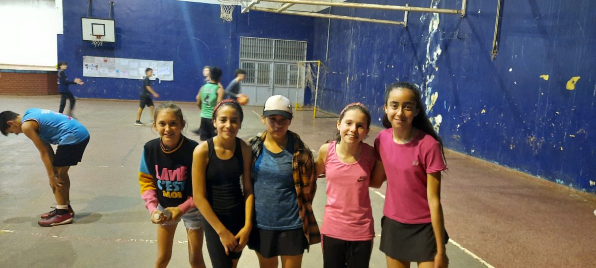 galarza_renzo's tweet photo. Encuentro de básquet 🏀 AEMO CEF29 Profesor @elyaca5 
@DirEducFIsica @CGEMisiones @MinDepMisiones https://t.co/ZcXcQYcFwL