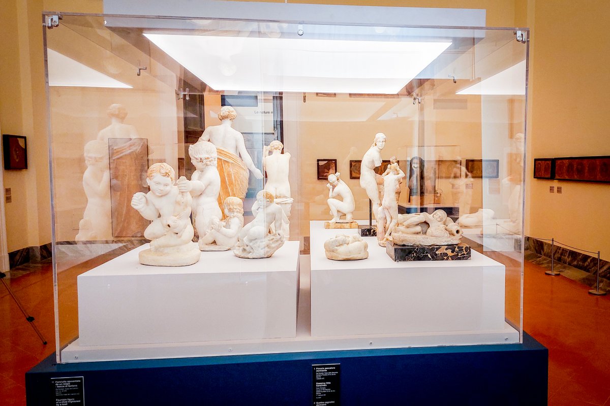 MANNapoli's tweet photo. E luce sia! 
I depositi del Museo si svelano al pubblico con l'allestimento "L'altro #MANN": nuovi reperti in mostra nelle sale degli affreschi! https://t.co/r7H9DodAJR