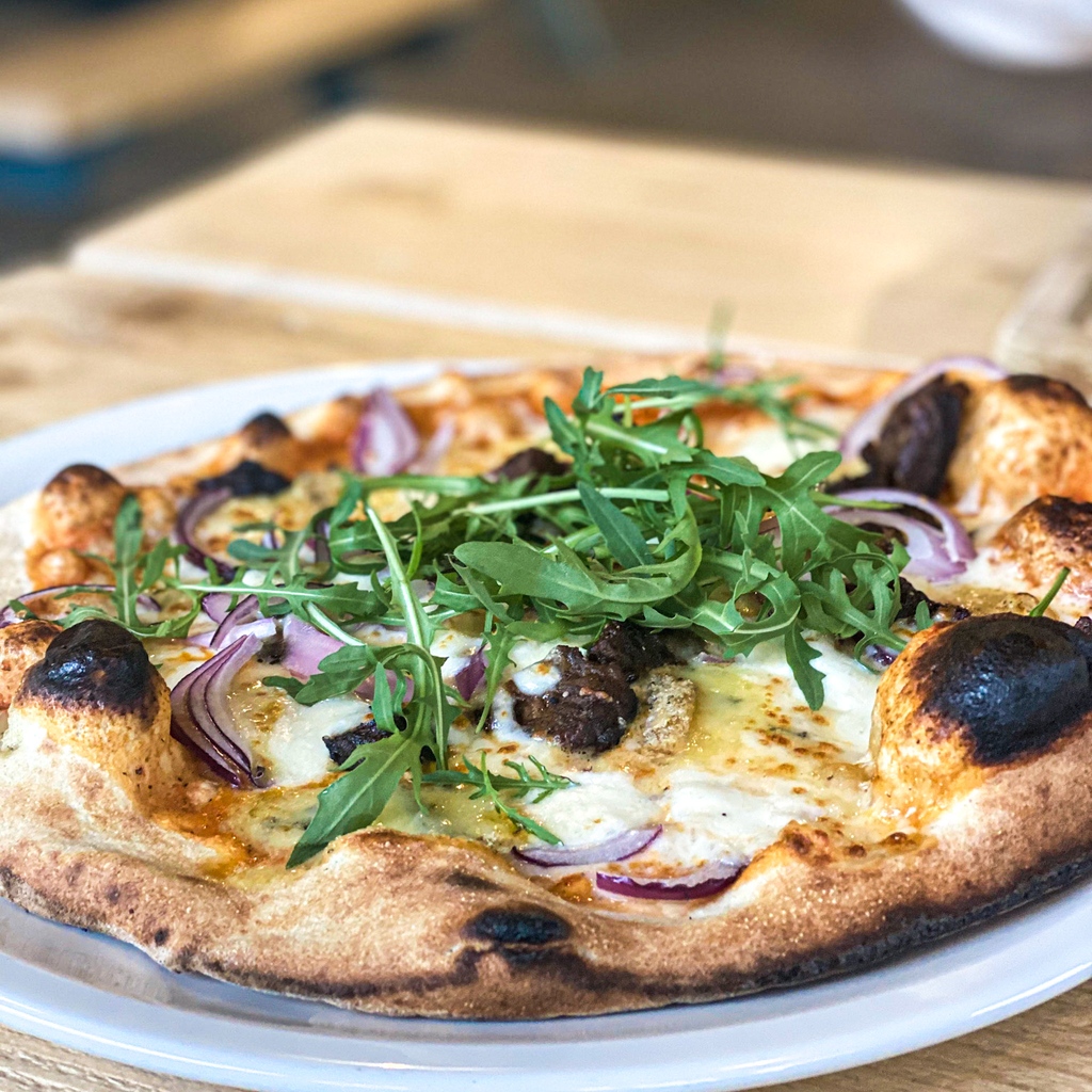 Well hello there Friday…. The weather certainly got the memo for the weekend 🔥😎👌🏼

As if it isn’t hot enough we’ll firing up the pizza oven so why not book in or pop on down for some forge wood fired pizzas, a few cold beers, maybe a cheeky spritz or cocktail or two! 🍻🍹