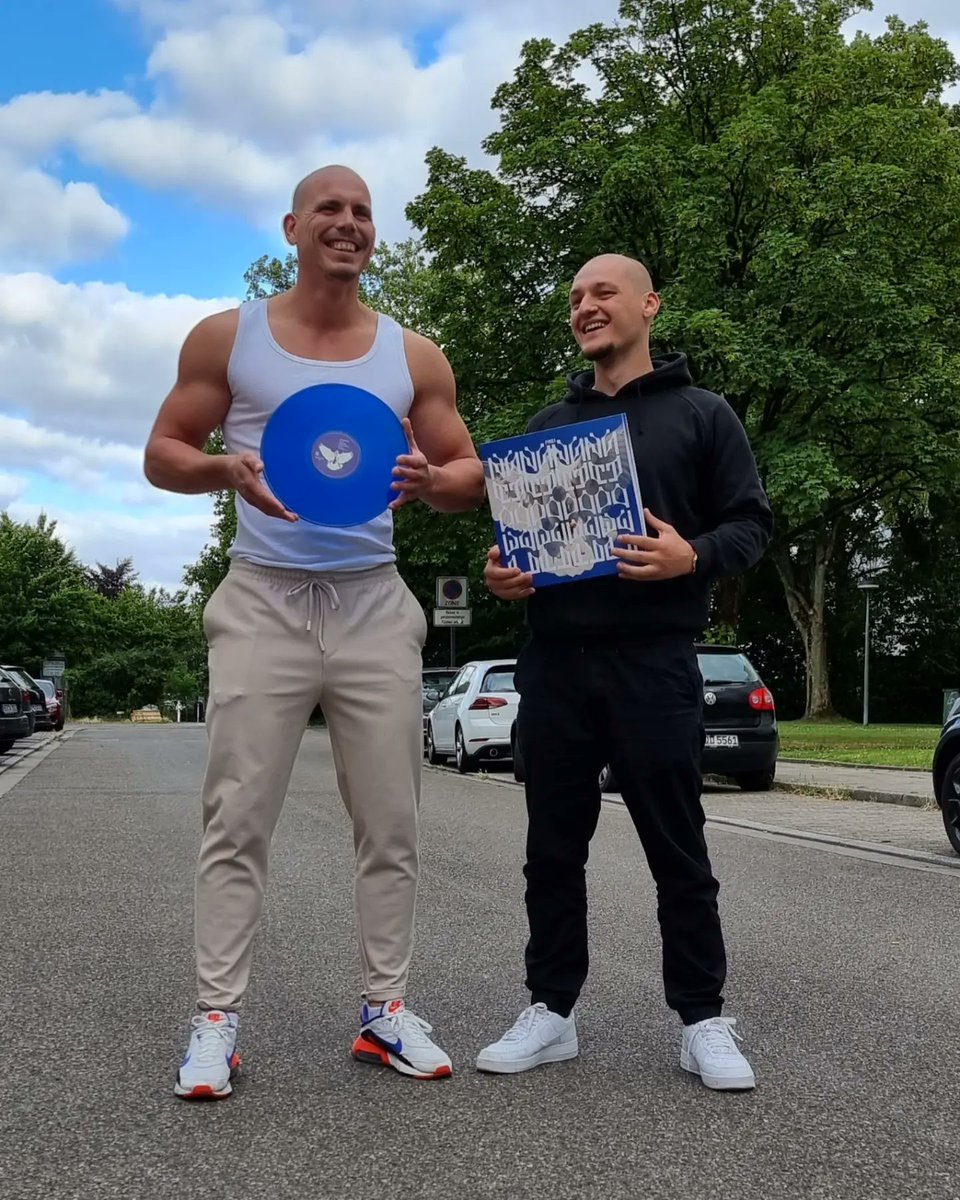 Pedaz45's tweet photo. Marketing auf allerhöchstem Niveau 

Hier gibt es mein Album FREI 🕊 im Vinyl Bundle:
https://t.co/XNF7pd1wDw

#pedaz #deutschrap #vinyl https://t.co/X8mgvIv8M7
