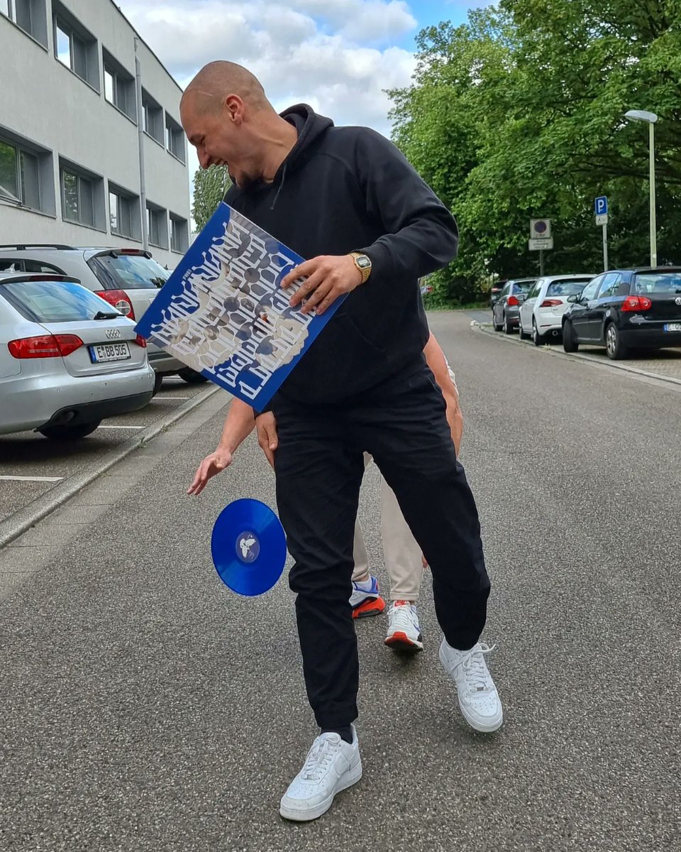 Marketing auf allerhöchstem Niveau 

Hier gibt es mein Album FREI 🕊 im Vinyl Bundle:
30grad.shop/a_14289

#pedaz #deutschrap #vinyl