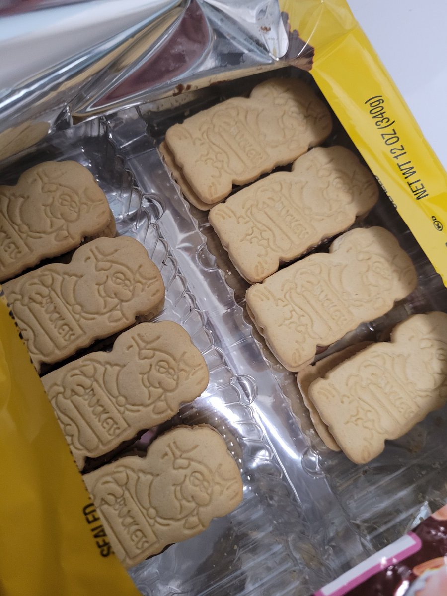 The last 8 elves in this <a href="/KeeblerUS/">Keebler</a> pack were "Buckets." I wasn't paying attention, but I think the whole pack was?! I definitely didn't do it on purpose. (If I had, I would have saved the "Fast Eddies")