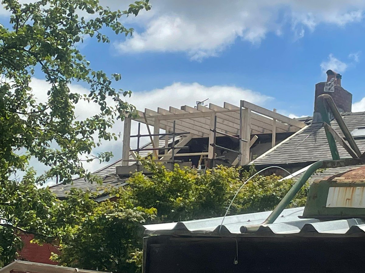 ProjexSand's tweet image. How often do you manage to coincide perfect dormer weather? #joiner #property #PropertyManagement #building #refurbishment