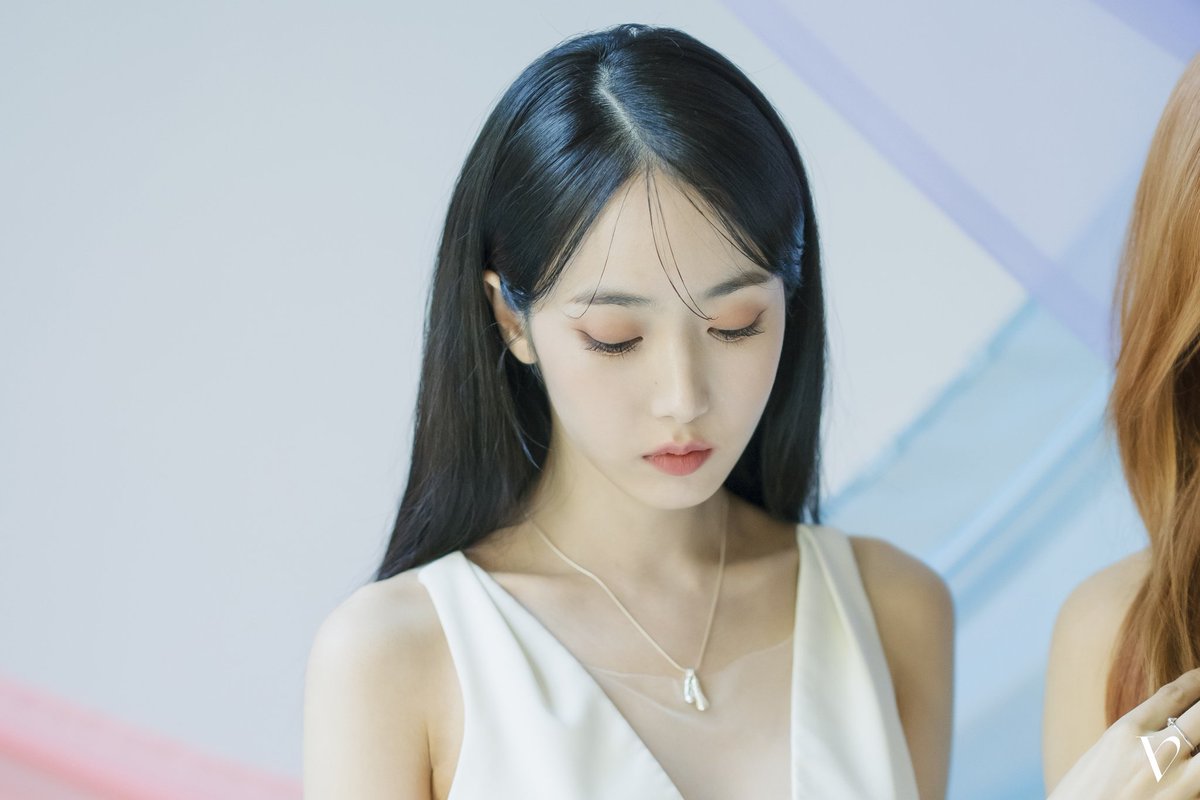 Vanity Teen 화보 촬영 현장 비하인드📸

#VanityTeen 
#신비 #SINB
#비비지 #VIVIZ