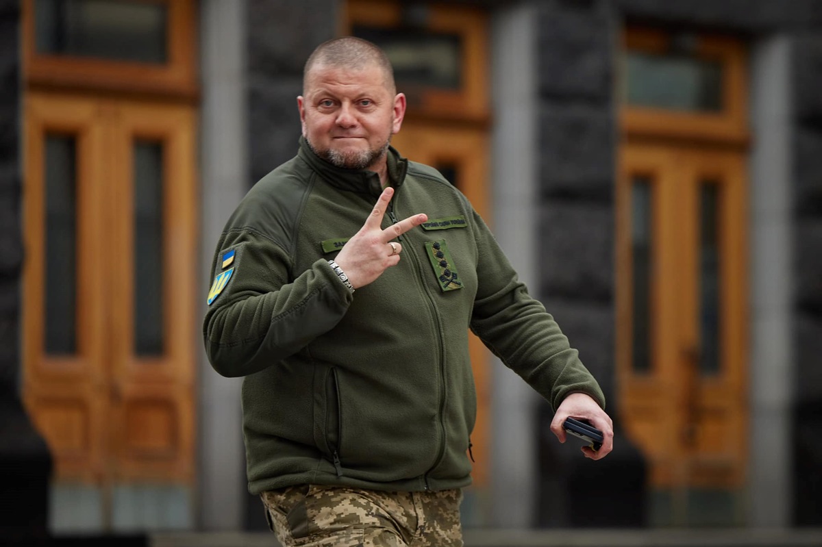 UKRINFORM's tweet photo. Сьогодні – день народження Головнокоман��увача ЗСУ Валерія Залужного. Вітаємо! Бажаємо міцного здоров’я та скорішої перемоги над ворогом 🇺🇦 https://t.co/xIj3Uqk7f5