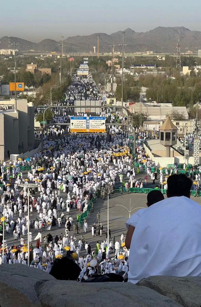insharifain's tweet photo. View from the Jabal Ar Rahmah, Arafat today

#Hajj #Hajj1443 https://t.co/OQstciXNzz