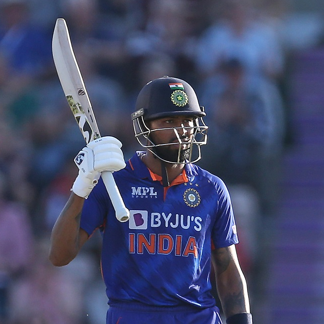 cricinfo's tweet photo. Hardik Pandya in T20I cricket in 2022:

8 matches
205 runs
51.25 average
157.69 strike rate 🔥 
5 wickets

He also led Gujarat Titans to the #IPL22 title 🙌 https://t.co/TCBk9wMNxT