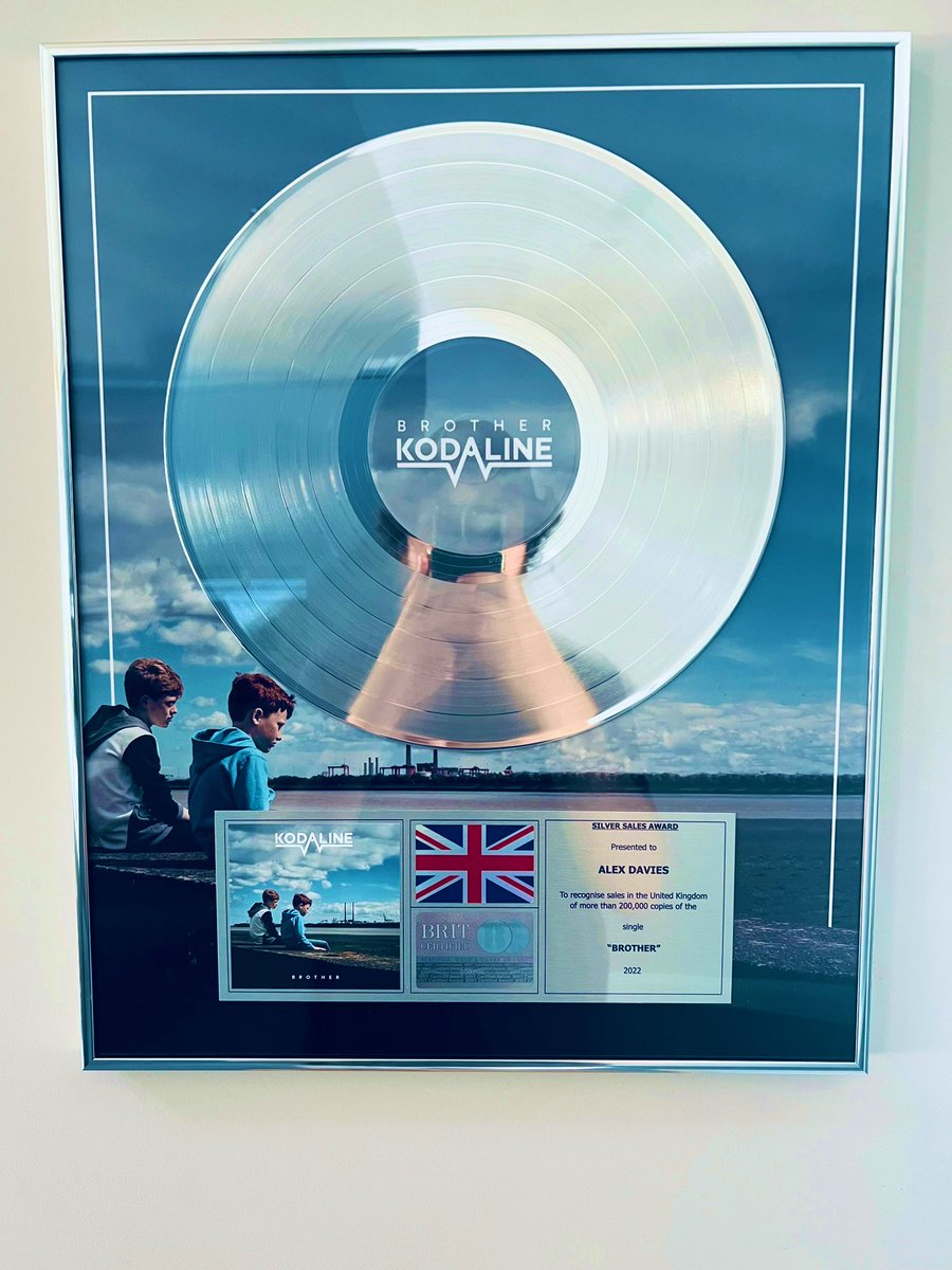 alexdaviesmusic's tweet photo. ‘I got you brother…’ @JonMaguire #Coreysanders @Kodaline https://t.co/pgGcE0qKqR