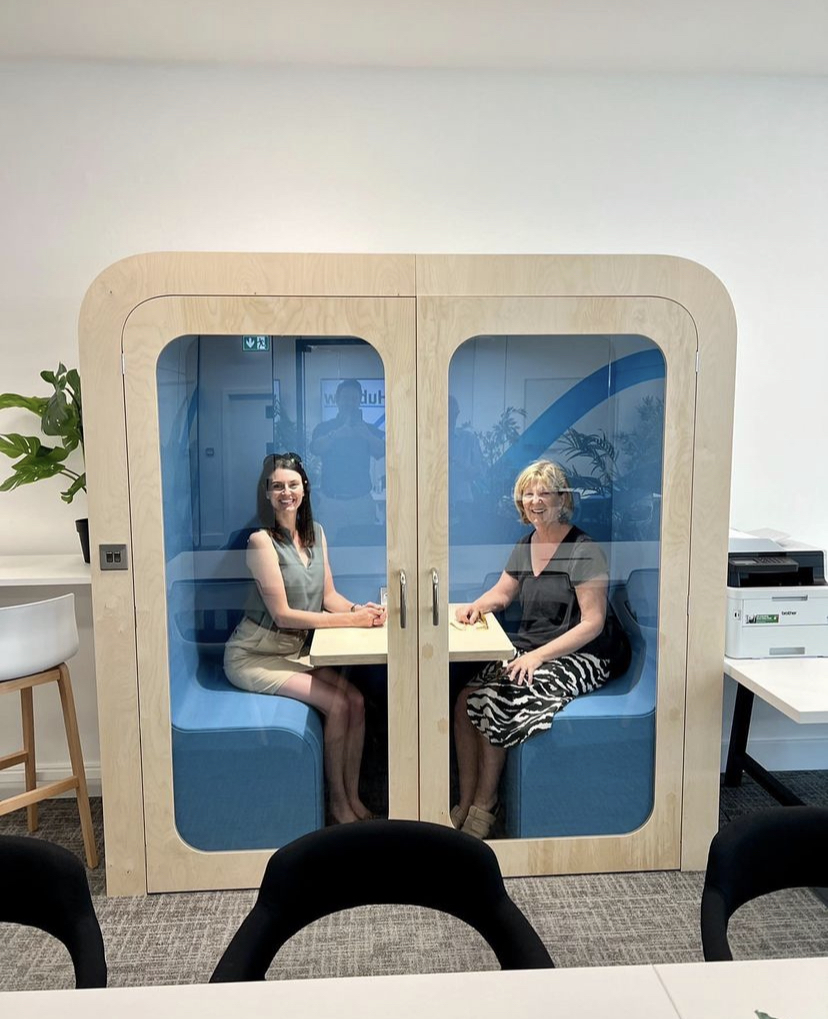 hubflowspace's tweet photo. Smile 😄📸
Some friendly faces enjoying our private meeting booths in Victoria, London!
#coworking #privatebooth #meeting #officeculture #workculture #hubflow #london https://t.co/6G08OQ8L56