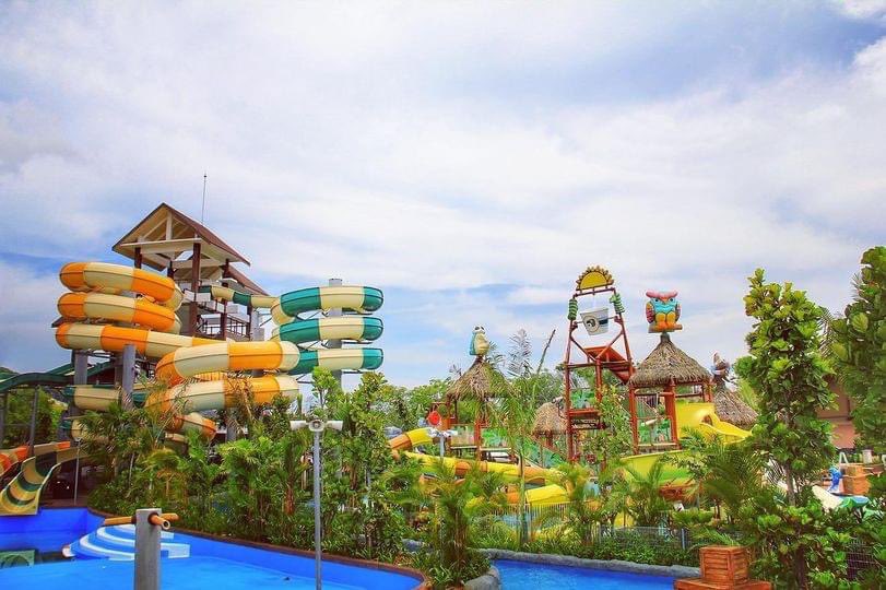 JalanCutiSantai's tweet photo. Taman Tema Baru di Selangor! Riverine Splash Tempat Untuk Anda Bersantai dengan Famili. 

Riverine Splash @ Amverton Cove adalah taman tema yang baru dibuka di Pulau Carey. 

Amverton Cove Golf &amp; Island Resort
📍Jalan Pulau Carey, Mukim Jugra, 42960 Pulau Carey, Selangor. https://t.co/YxSQTNGhLD