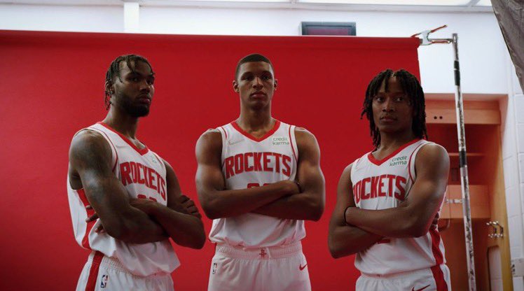RocketsnationFr's tweet photo. Review #HOUvsORL

🟢 Jaygup a pu s’exprimer en attaque
🟢 Eason en double-double (14p-13r)
🟢 Le banc avec Tyty et Holman
🔴 Pas assez de circulation de balle
🔴 Jabari pas bien servi
🔴 9/31 de loin

📊 Notes —
Nix 4/10
Jaygup 6.5/10
Lamb 2.5/10
Eason 6/10
Jabari 4/10 https://t.co/5ly557We8c