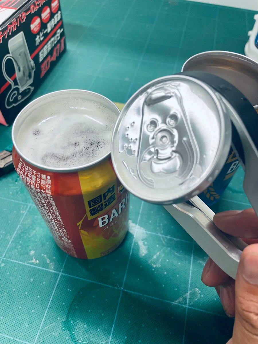 can_know's tweet photo. ビールの上蓋を綺麗に取り外せる缶切り。 https://t.co/0cBfyaFUI0