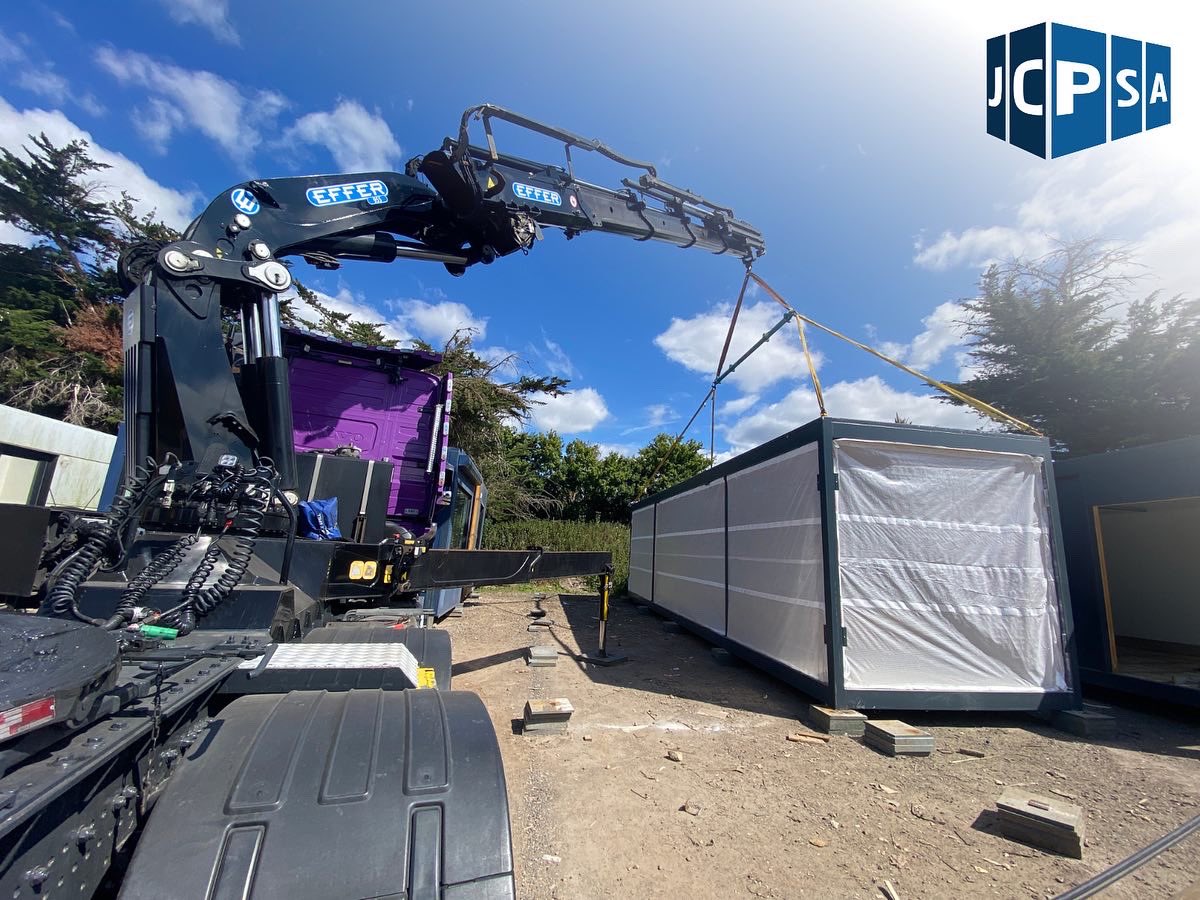 jcpsaltd's tweet photo. Part 1… 🏗🚚 Big delivery this week to Winchester. Fantastic effort from all involved in transporting this Bespoke 200m2 5-bay #Modular #newbuild 👏🏼

Part 2 of completed building coming soon 🤩

#modularbuilding #modularconstruction #portablebuilding #prefab #construction #hiab https://t.co/vglHfov63u