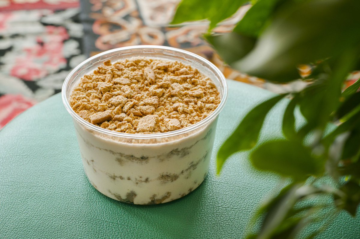 *NEW* Banana Pudding Trifle

Layers of creamy vanilla pudding, Fresh bananas, filled with digestive biscuits in between.

*جديدنا* بودين ترايفل بالموز

طبقات من بودنغ الفانيليا الكريمية والموز الطازج ومحشوة ببسكوت دايجستيف بينهما

#ServeBakery #Summer #Banana #Trifle #Yum