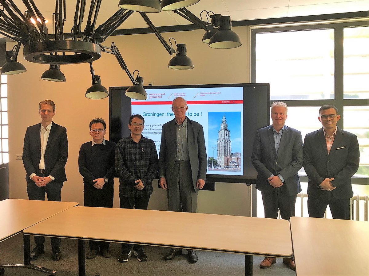 s_disco_'s tweet photo. Medicine waste is huge in Indonesia with little attention to eco-toxicity in pharmacy education. Last week, @univgroningen invited a delegation from #UNPAD. We hope that Indonesian students will join the S-DISCO community and become ambassadors to fight eco-toxic effects of drugs https://t.co/pNrW1AuYMl