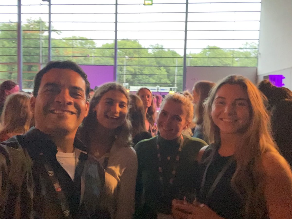 Igor__Pessoa's tweet photo. I had such a great time @ICRS_2022 this week in Bremen! Cheers to my amazing coral reef friends! Happy times!! https://t.co/aA46uCChvs