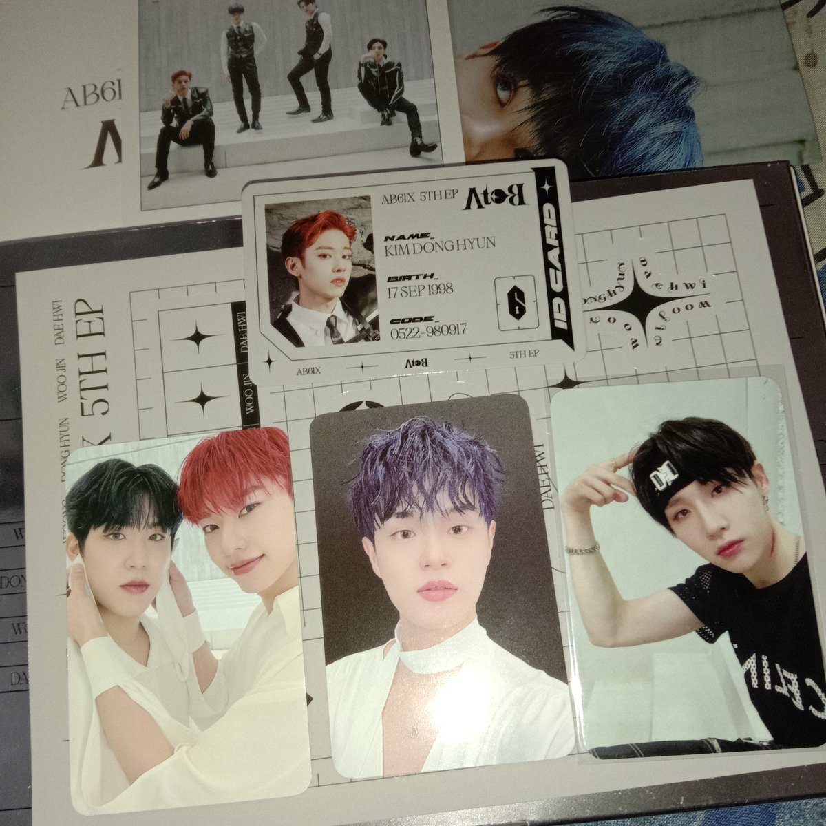 abfor6ix's tweet photo. kemusuhan sama woojin gak pernah pulang mandiri T____T tapi gpp dapet pc chamdong wl ku 🤩🤩 anyways makasih banyak kak @bnmsweeties @warehouse_KWP 💗💗💗💗 https://t.co/i6Yqaj1KCm