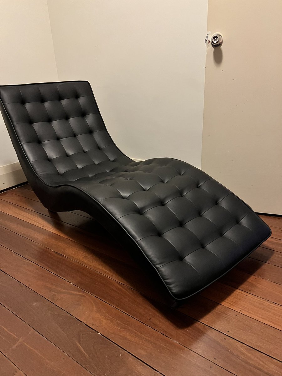 S curve leather chaise lounge for sale!! 🥰🥰 $400 pick up north Perth 
Text 0437804296 to enquire 
#chaiselounge #perthbdsm #furnitureforsale