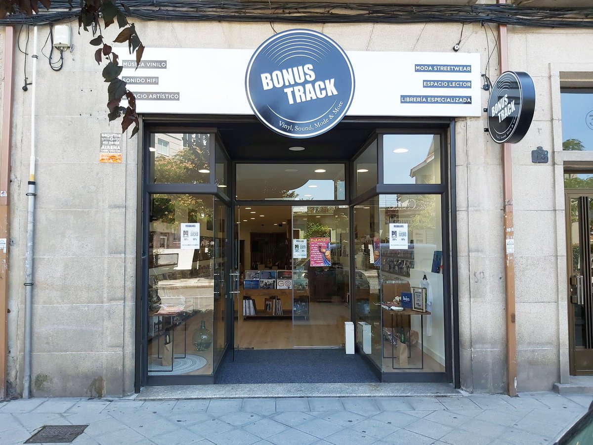 ccaourense's tweet photo. Hoxe damos a benvida a Centro Comercial Aberto Ourense Centro a Bonus Track, tienda discos de música (vinilo y cd), libros especializados, equipos de sonido, ropa streetwear, que podedes atopar en  Rúa Sáenz Díez, 16  

👉👉 https://t.co/B8hdhWkgeK

#ourense #comerciolocal https://t.co/spv5Vare7S