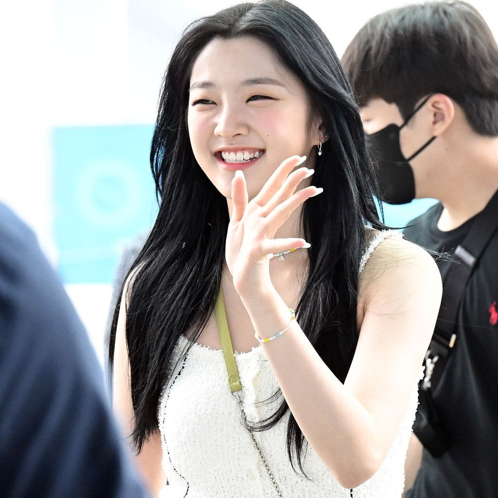 her smile please )):
